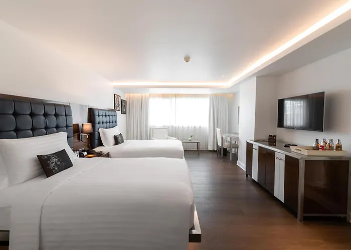 Night - Asoke Sukhumvit 15 Отель
