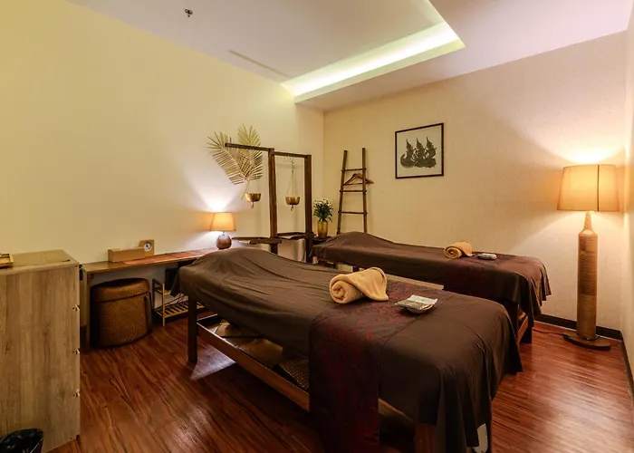 Night - Asoke Sukhumvit 15 酒店 4*