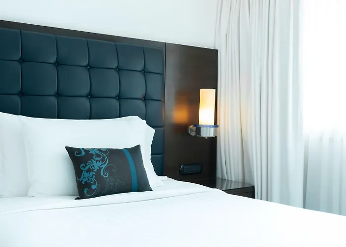 Отель Night - Asoke Sukhumvit 15 4*