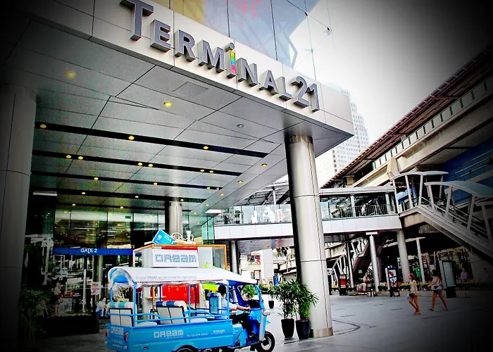 Отель Night - Asoke Sukhumvit 15 Бангкок