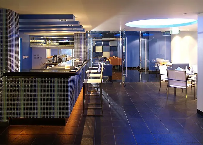 Отель Night - Asoke Sukhumvit 15 4*