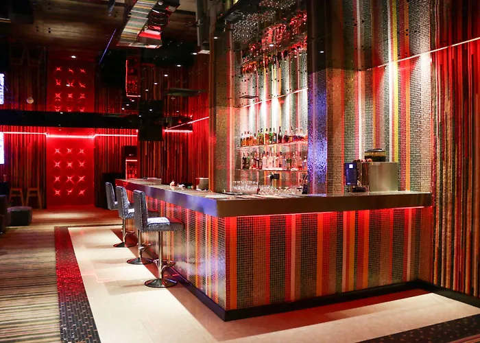 Night - Asoke Sukhumvit 15 Отель