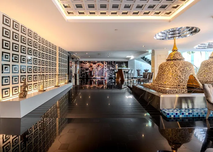 Night - Asoke Sukhumvit 15 Отель 4*