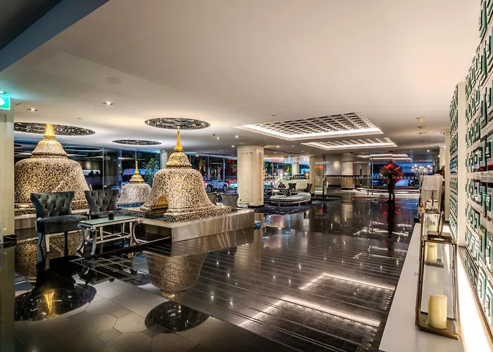 Night - Asoke Sukhumvit 15 酒店