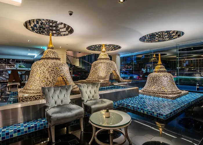 Night - Asoke Sukhumvit 15 Отель 4*