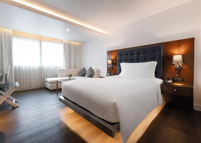 Night - Asoke Sukhumvit 15 酒店 4*